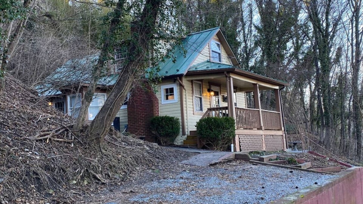 Harpers Ferry Cabin | Hillside Hideaway in Lowertown Harpers Ferry