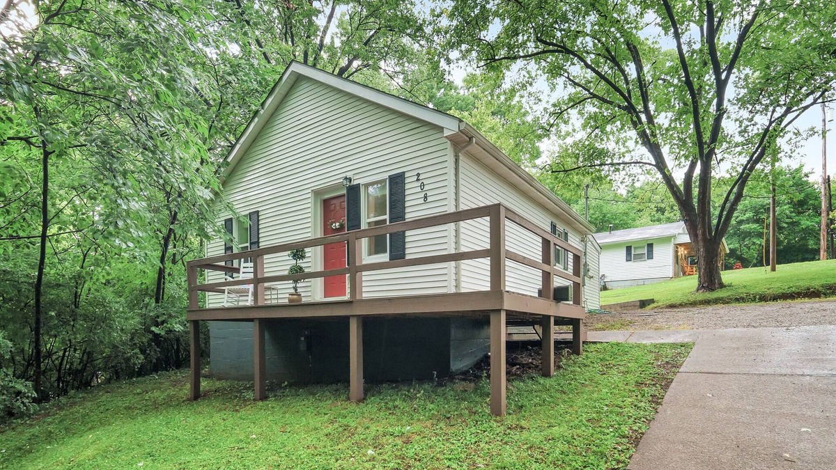 Bardstown House | Hillside Home Close To The Bourbon Trail