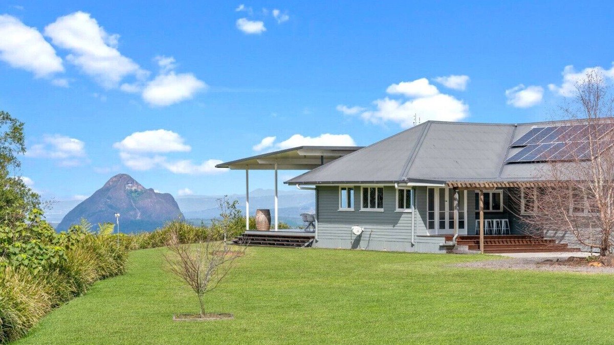 Bald Knob House | Hillside House at Bald Knob