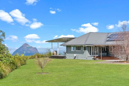Bald Knob House | Hillside House at Bald Knob