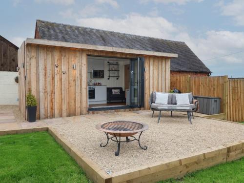 Radbourne House | Hillside Hut