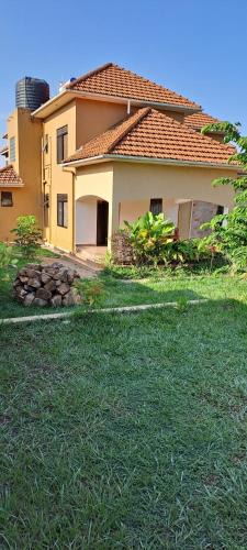 Lubowa Bed & Breakfast | Hillside Inn lubowa