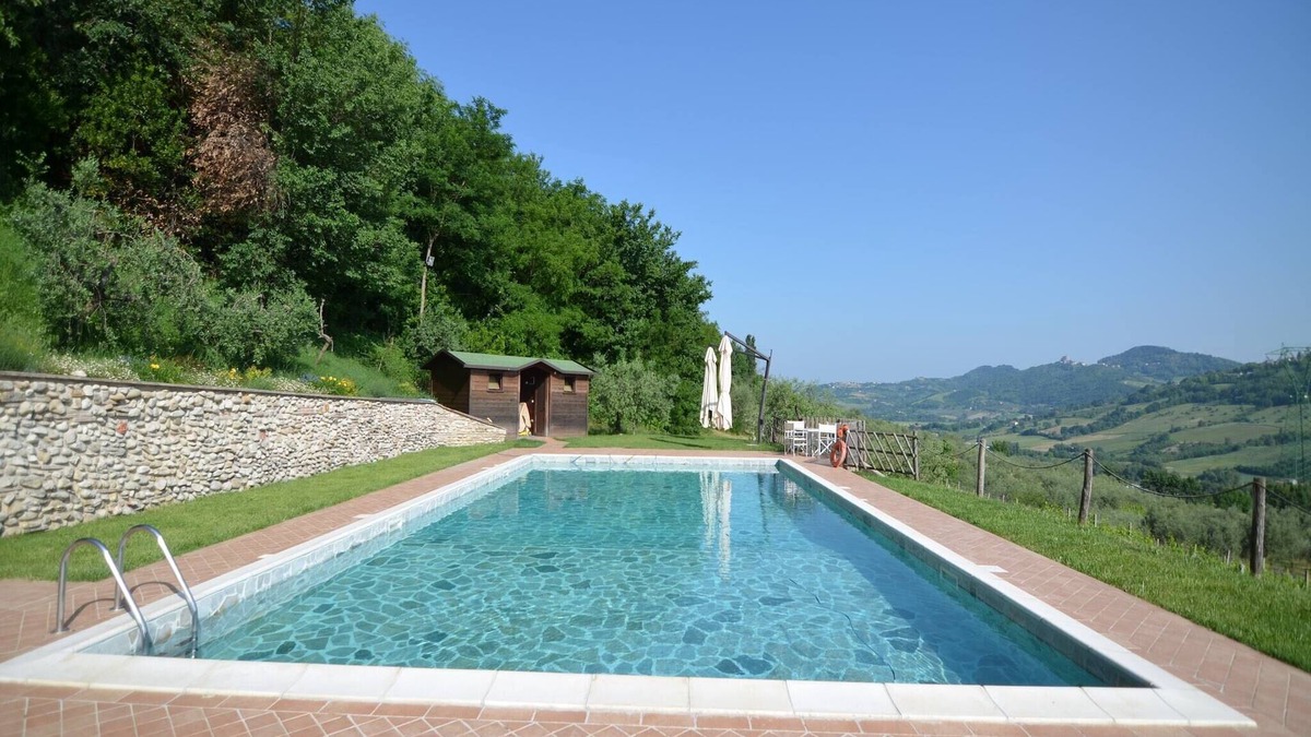Croce House | Hillside Stay in Montecolombo