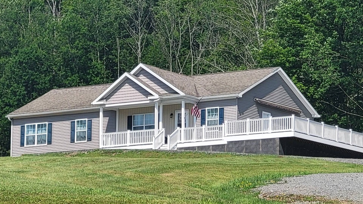 Rome House | Hillside Relaxation in Endless Mountains. Minutes from Tioga Downs. Sleeps 8