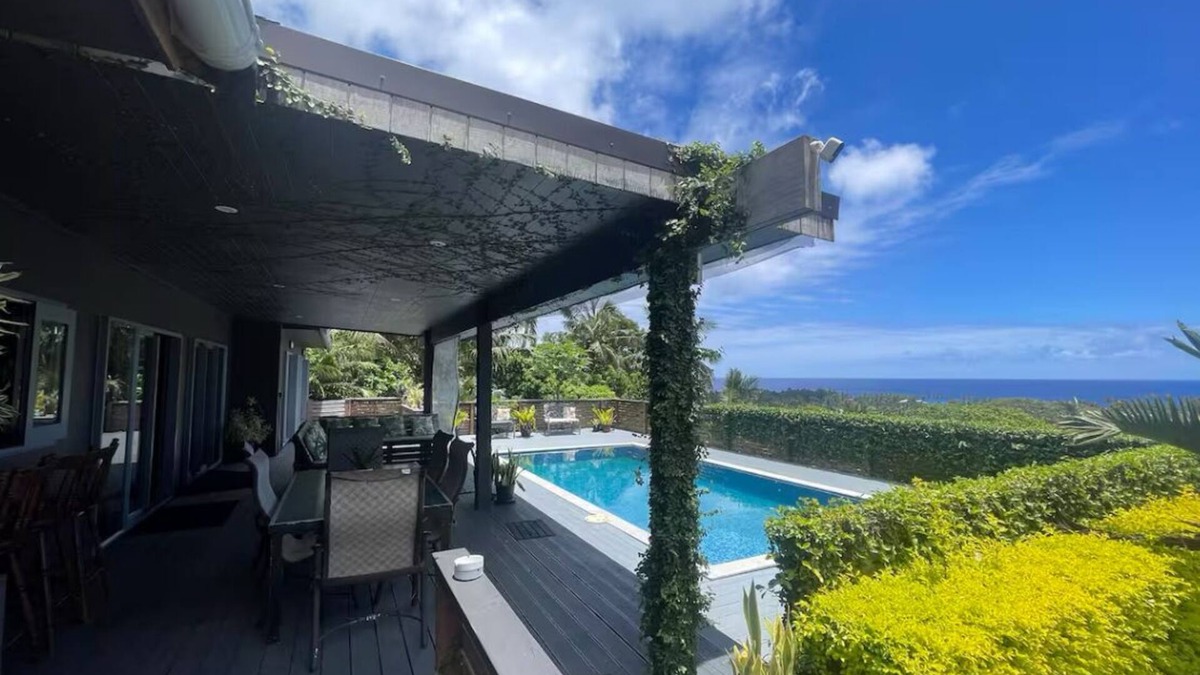 Takuvaine Tapere House | Hillside Retreat with beautiful ocean view, free unlimited Wifi, Airconditioned