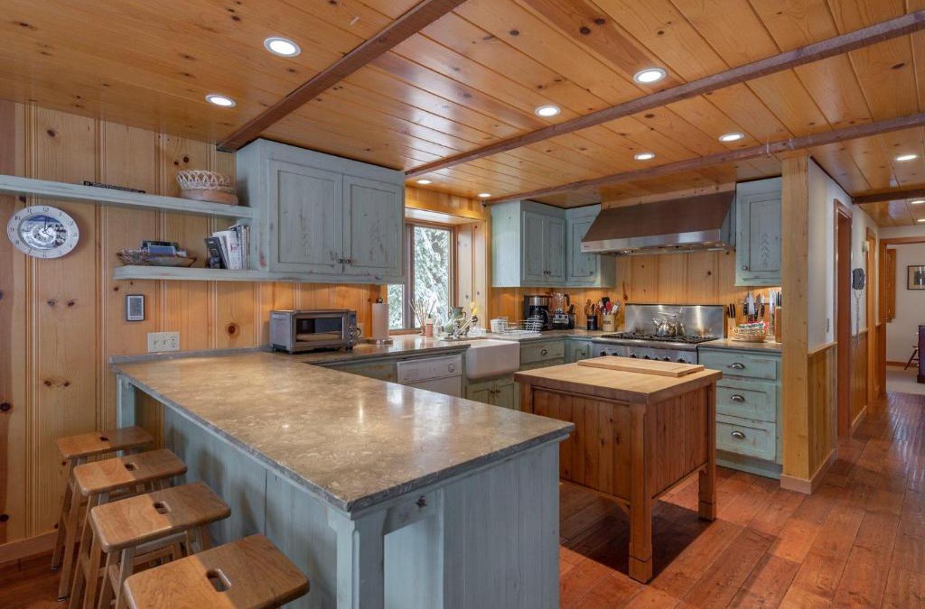 Kingswood Estates House | Hillside Retreat