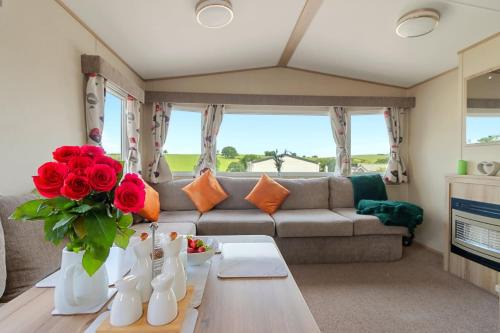 Heligan Ski Chalet | Hillside Splash Retreat - Heated Communal Swimming Pool & Fishing Nearby