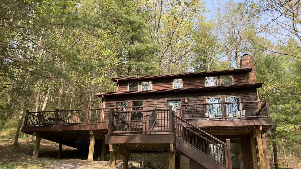 Geneseo Cabin | Hillside Timber Cabin - wooded area, close to Conesus Lake