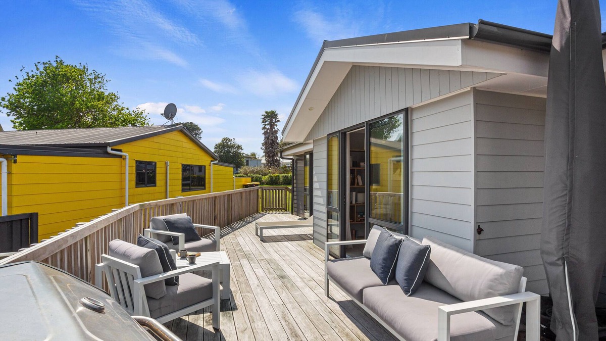 Whiritoa House | Hillside Vista - Whiritoa Beach Holiday Home