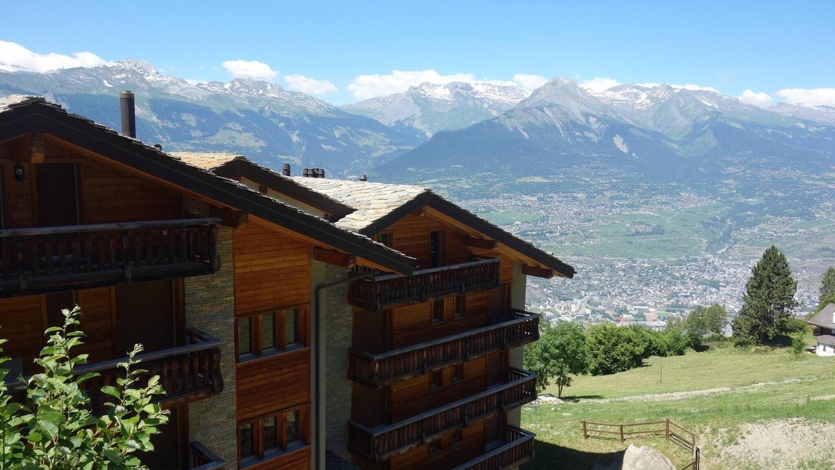 Veysonnaz Apartment | Hilltop apartment with views