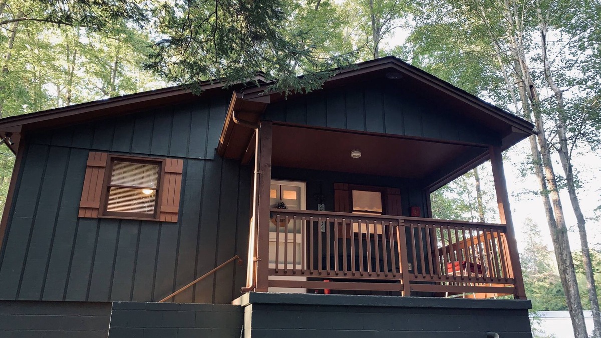 Pittsburg House | Hilltop Cabin at Wood Creek Lake