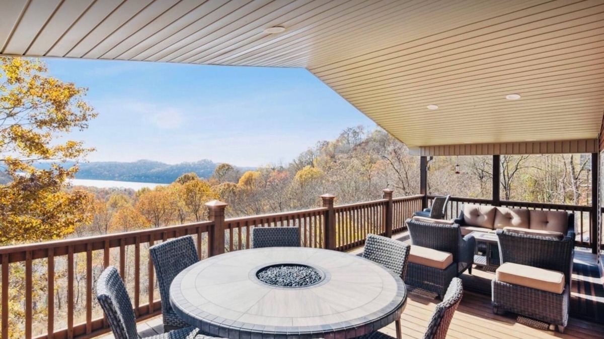 Granville Cabin | Hilltop Cabin with River View!