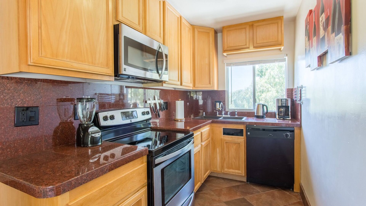 El Cajon Condo | Hilltop Condo with Panoramic View (TDY)