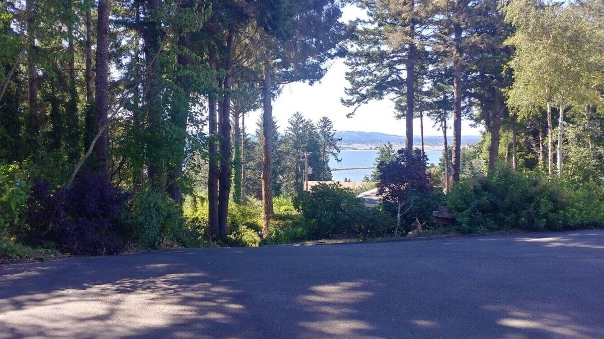 North Bend Cottage | Hilltop cottage, beautiful views.10% discount on weekly & 20% on monthly stays.
