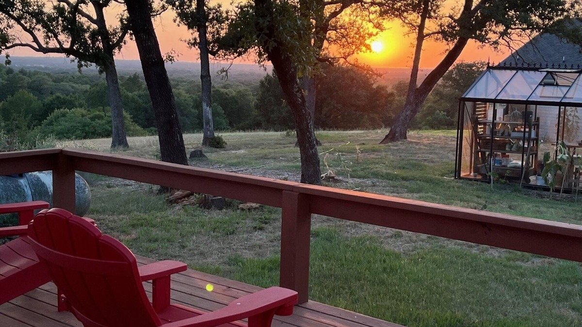 Caldwell Cottage | Hilltop Cottage Sunset Views @ The Farm on a Hill