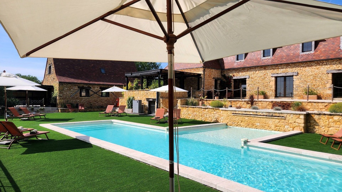 Castelnaud-la-Chapelle Ski Chalet | Hilltop Gîte with Heated Saltwater Pool & Stunning Valley Views”