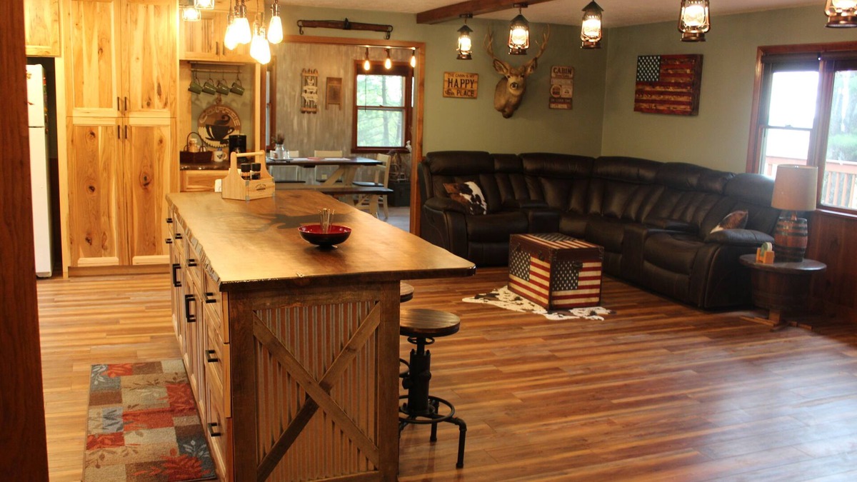 Scotland House | Hilltop Getaway on 140+ private wooded acres with trails, pond, beautiful view!
