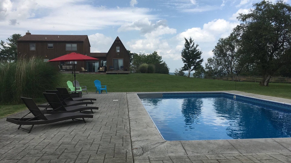 Damascus House | Hilltop Getaway with a Saltwater Heated PoolnSleeps 12 ~ 5 Bedroom, 2 Bath