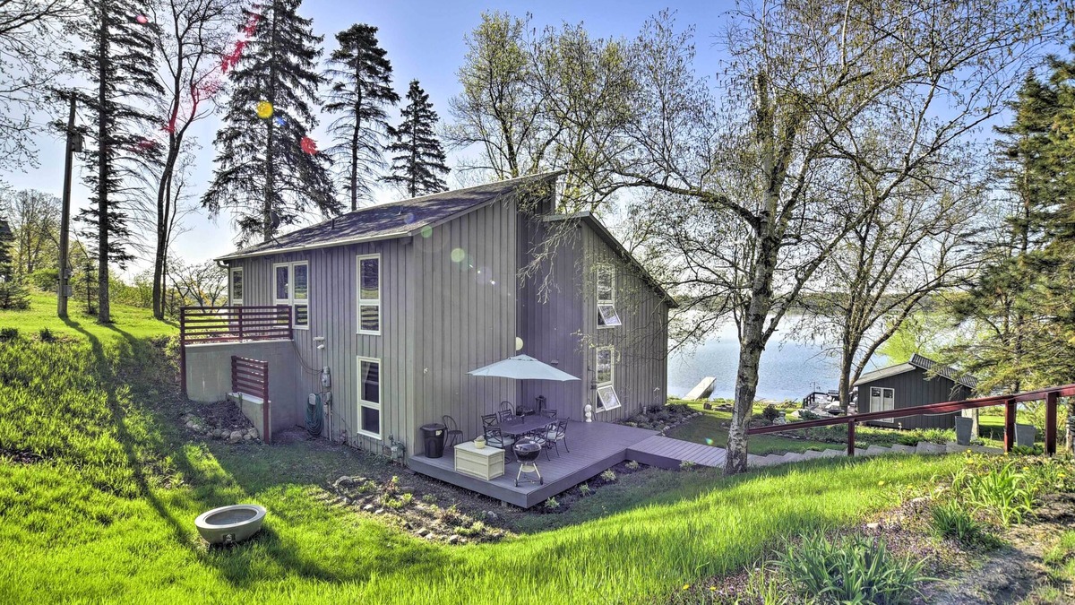 Princeton House | Hilltop Green Lake Home: Dock, Kayaks, Views!
