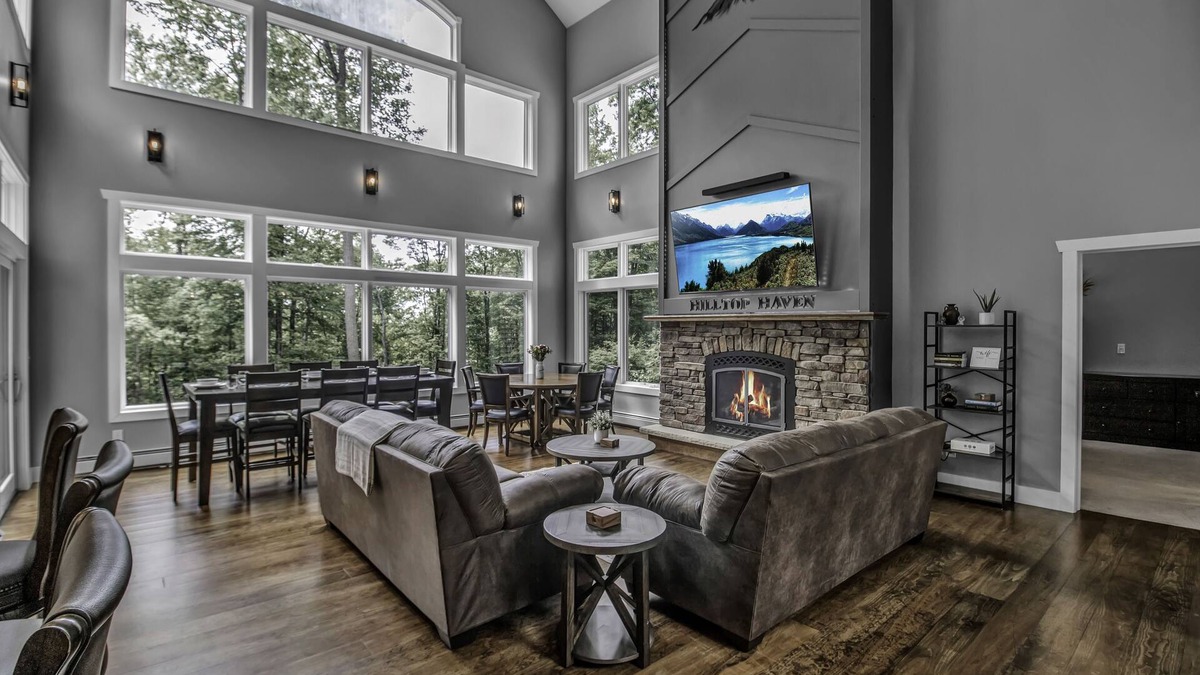 Salamanca House | Hilltop Haven - ENJOY EVL!