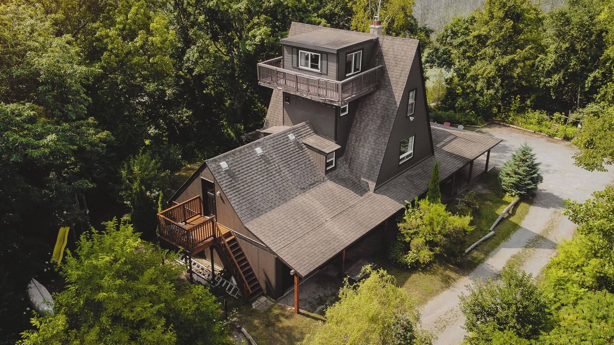 Port Franks Cabin | Hilltop Haven - Lake Huron Cottage!
