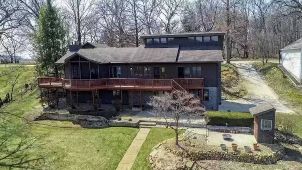 Union House | Hilltop Haven on Baldwin Lake (Union, MI) w/PONTOON