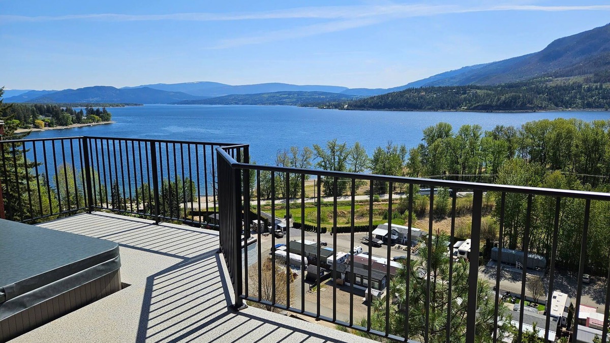 Lee Creek House | Hilltop Haven - Stunning View