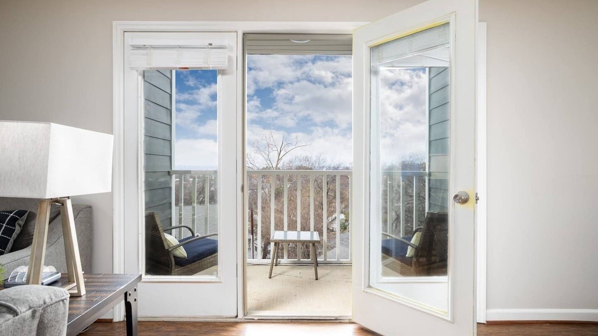 Five Points South Condo | Hilltop Hideaway A- King Bed/Free Parking/2 Baths