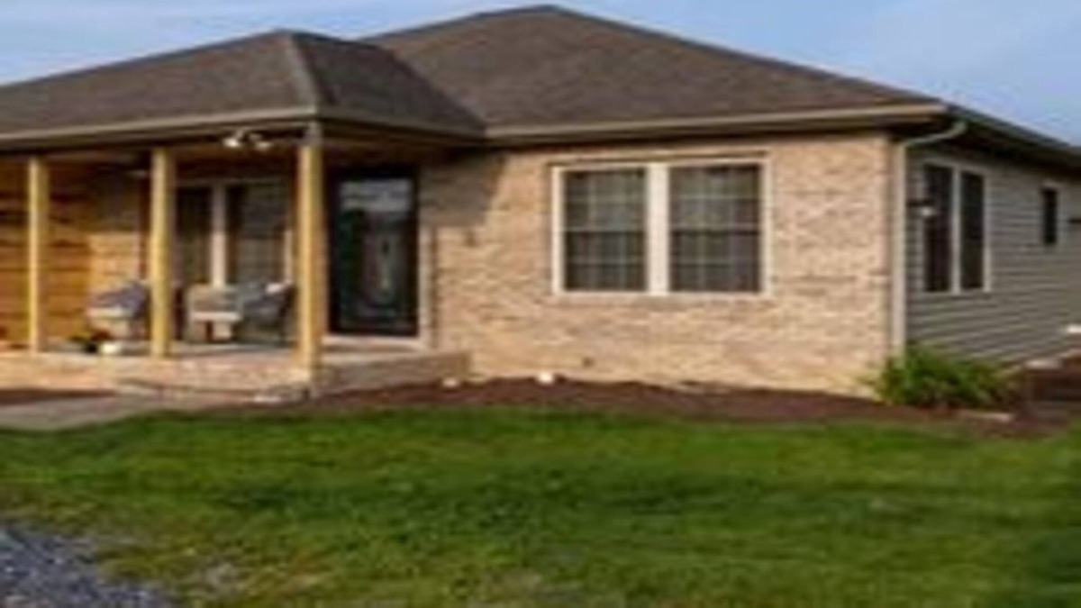 Broadway House | HILLTOP HIDEAWAY❤️Fire Pit~Grill~3BR~Pets❤️