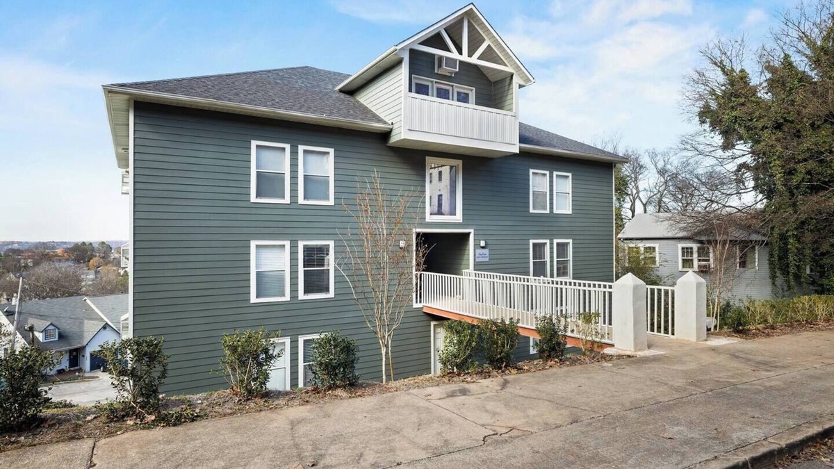 Five Points South Condo | Hilltop Hideaway- Groups/6 Bedrooms/King Beds