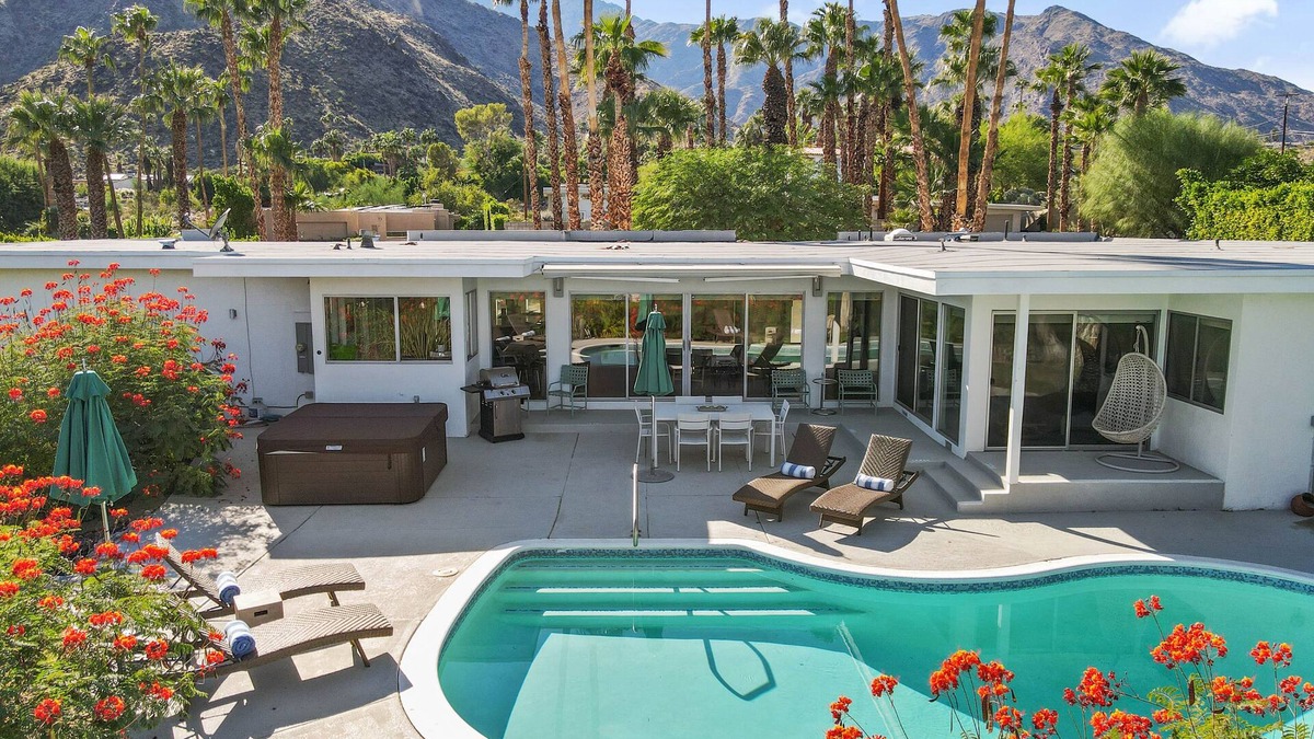 Little Tuscany House | Hilltop Hideaway - Hillside mid-century modern vacation home