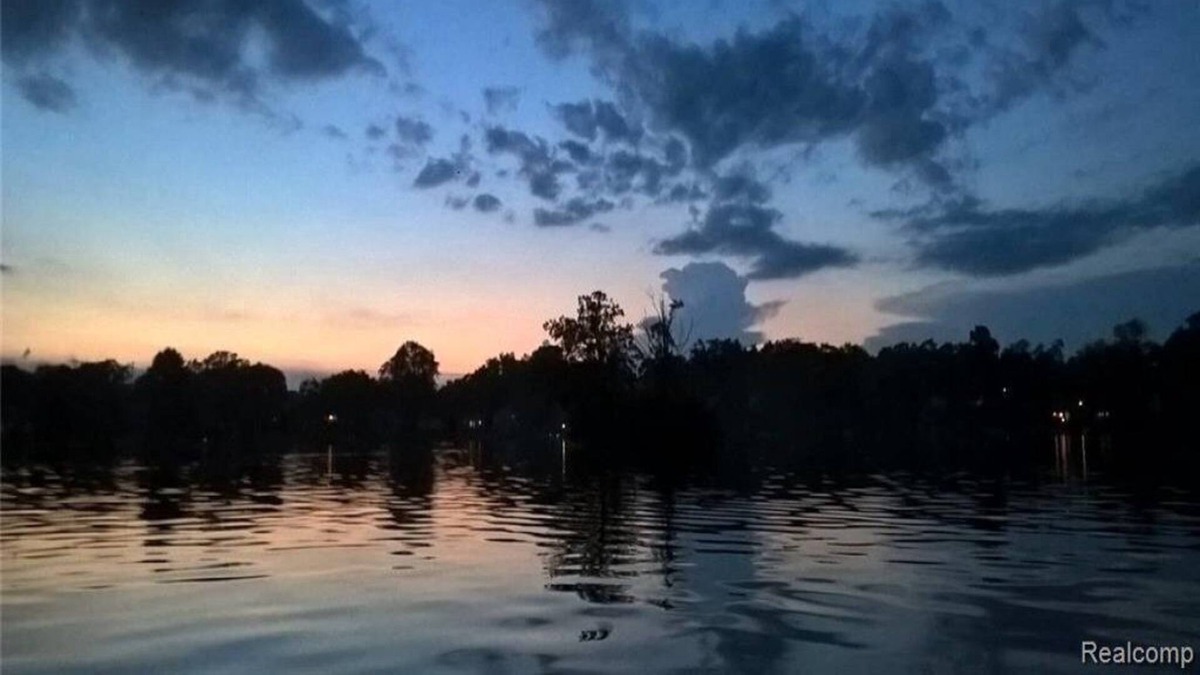 Hell House | Hilltop Hideaway Lakefront Home on Chain of Lakes