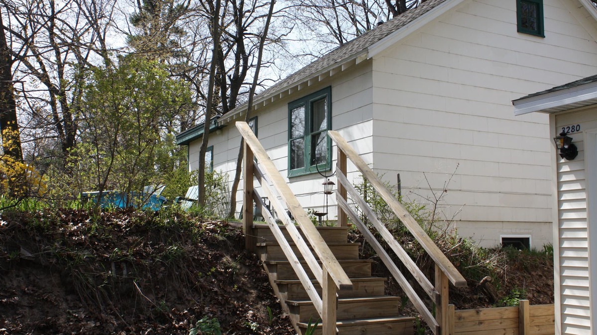 Beachwood-Bluffton House | Hilltop Hideaway near Lake Michigan