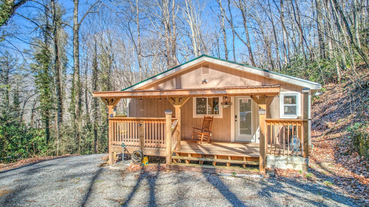 Maggie Valley House | Hilltop Hideaway in the Mountains