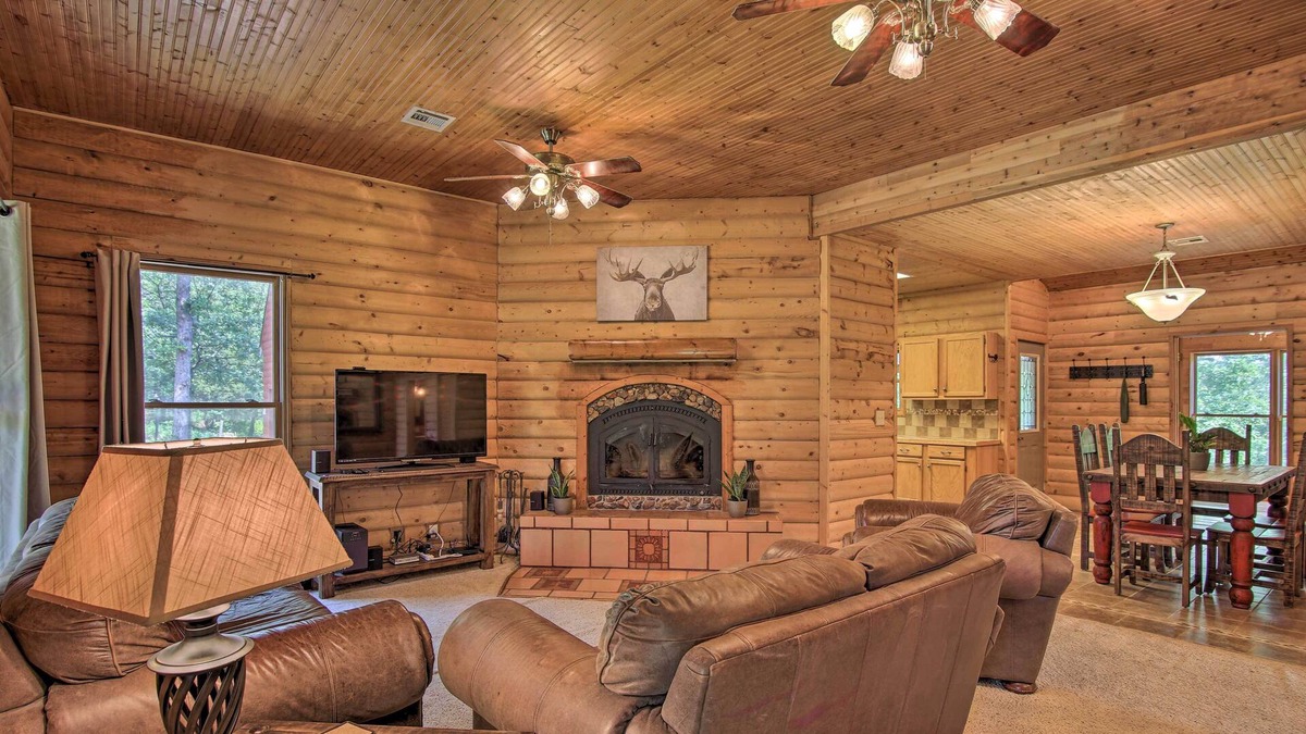 Vian Cabin | 'Hilltop Hideaway' Vian Cabin w/ Covered Deck!