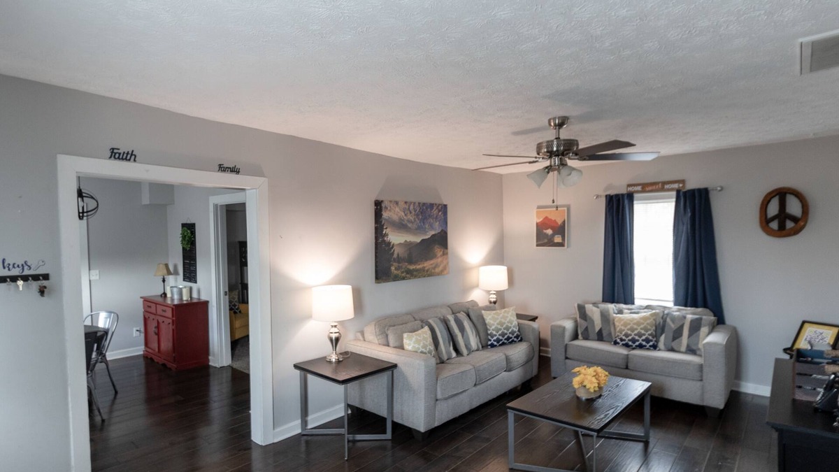 Maryville House | Hilltop Hideout — A Peaceful Retreat in the Foothills of the Smoky Mountains