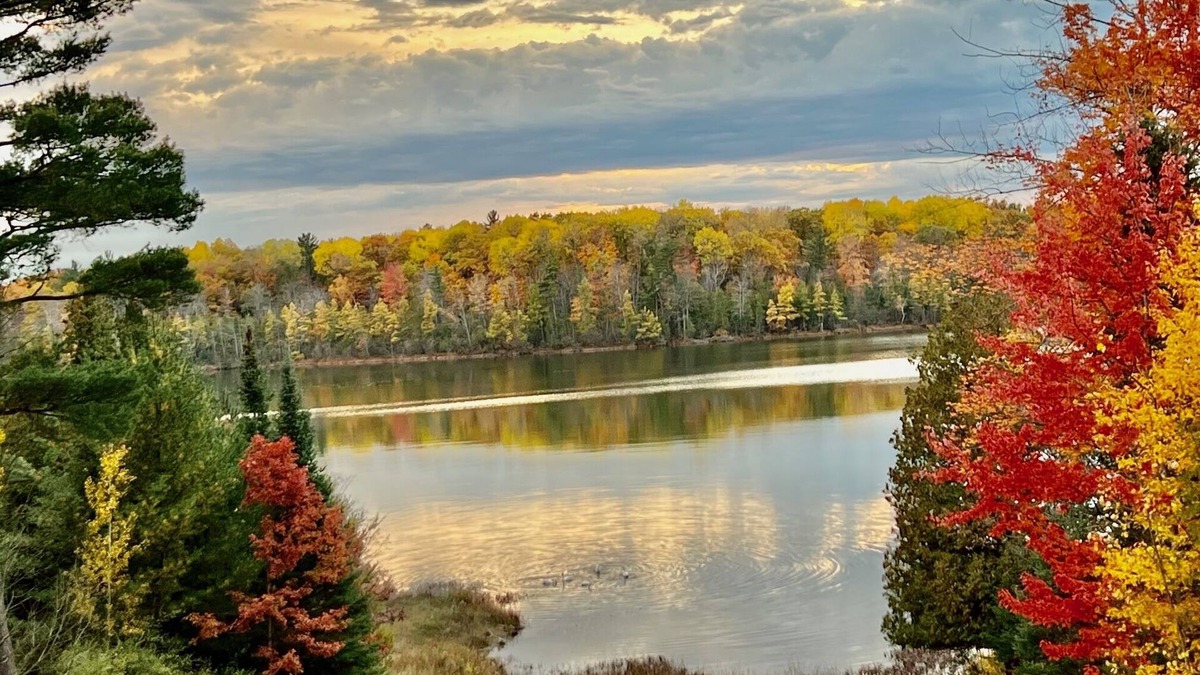 Hale House | Hilltop House with awesome view of East Stylus Lake