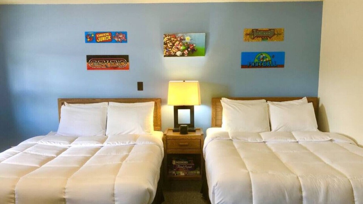 International Falls Cabin | Hilltop Lodge Standard Double - Room 110