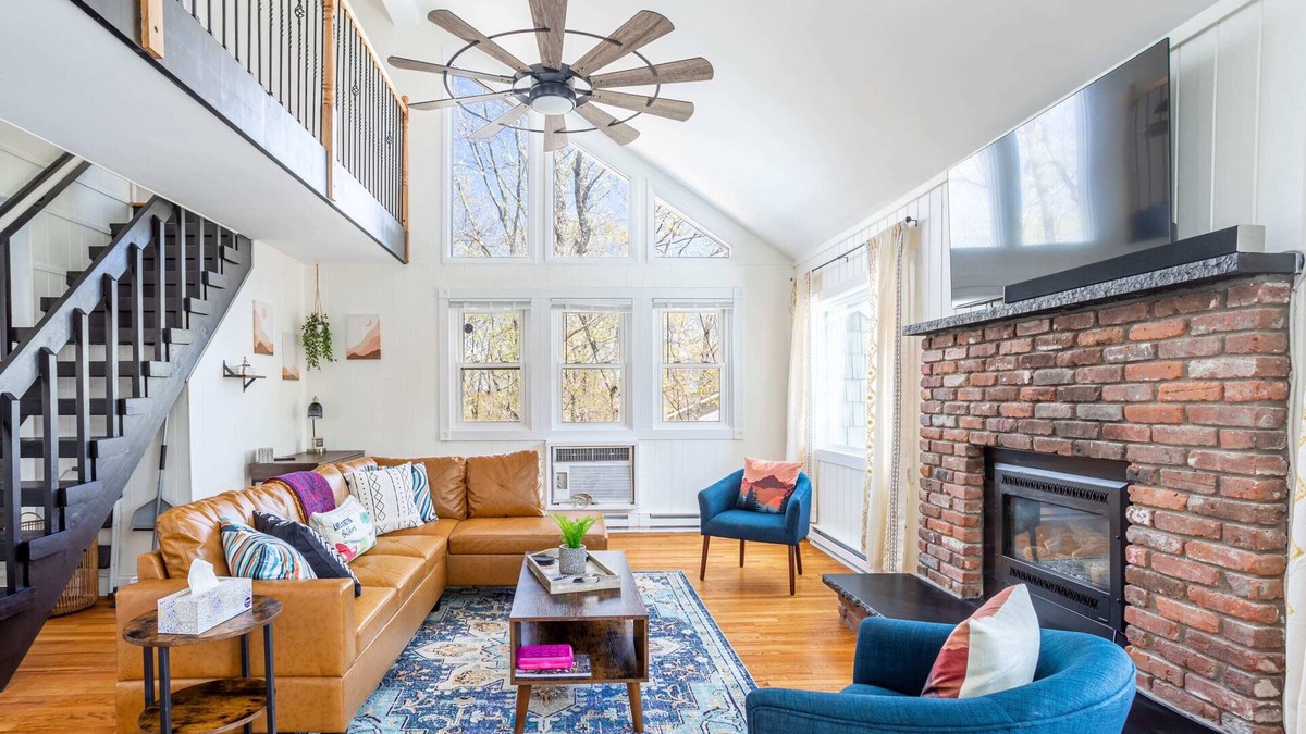 East Stroudsburg House | Hilltop Lookout Cozy 3BD