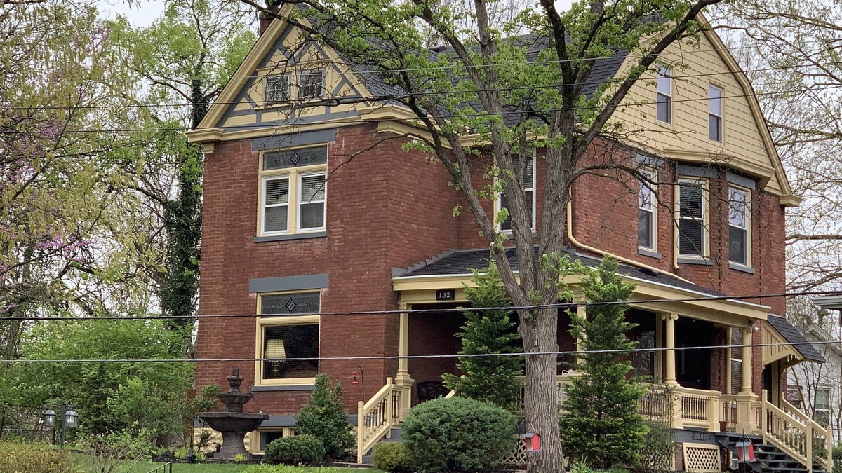 Latonia House | Hilltop Manor, Celebrity themed rooms.