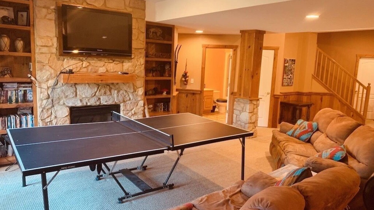 Annville Apartment | Hilltop Mansion Apartment near LVC and Hersheypark!