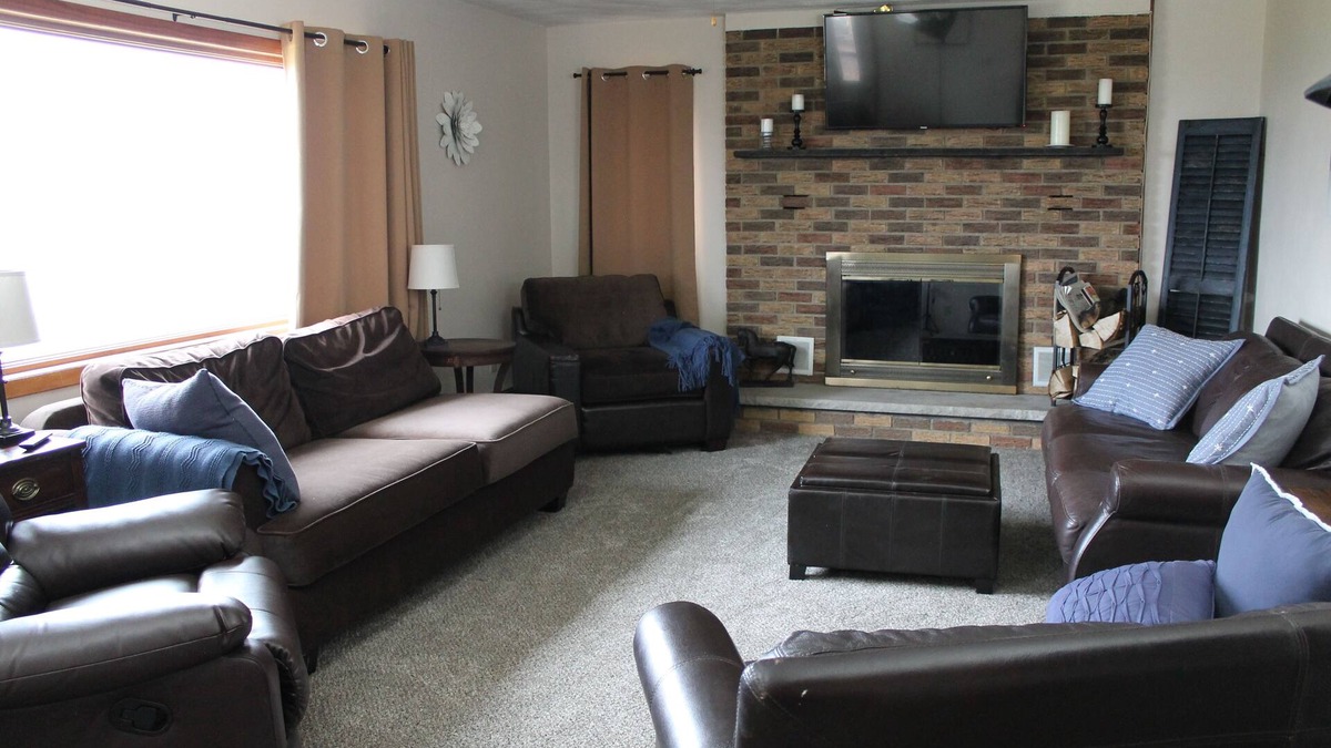 Rome House | Hilltop Million $ View! Fireplace, Hot Tub, Pool Table, Clean, Cozy, Full Equip