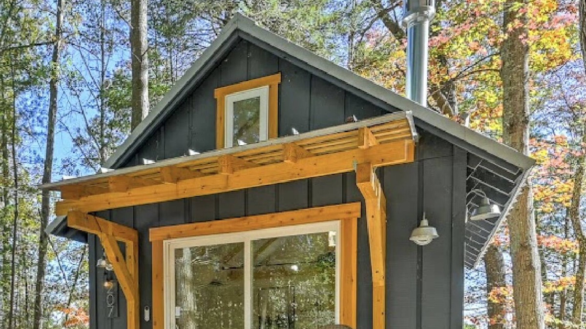 West Side Historic District Cottage | Hilltop Nest:Cozy 1BR Cottage Near Downtown Hendersonville