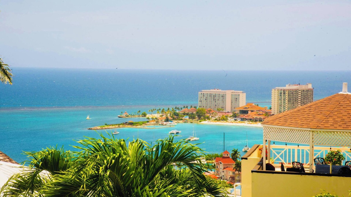 Ocho Rios Apartment | Hilltop Panoramic Seascape