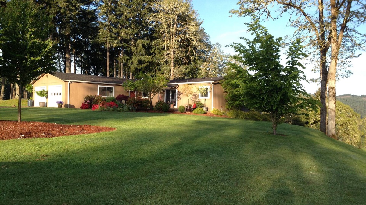 Cottage Grove House | Hilltop Paradise, just minutes from town!