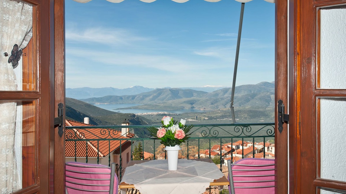 Delfoi House | Hilltop Penthouse Condo with Breath-Taking Oracle Views!