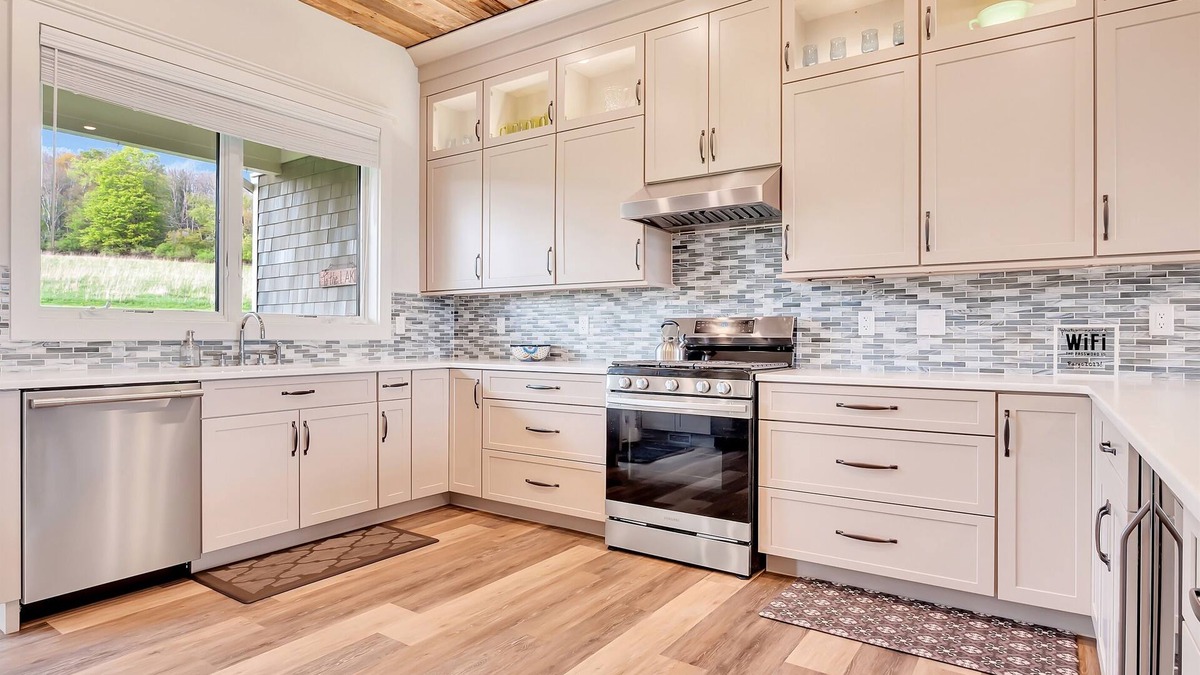 Fly Creek House | Hilltop Retreat - Modern home 5mi to Coop