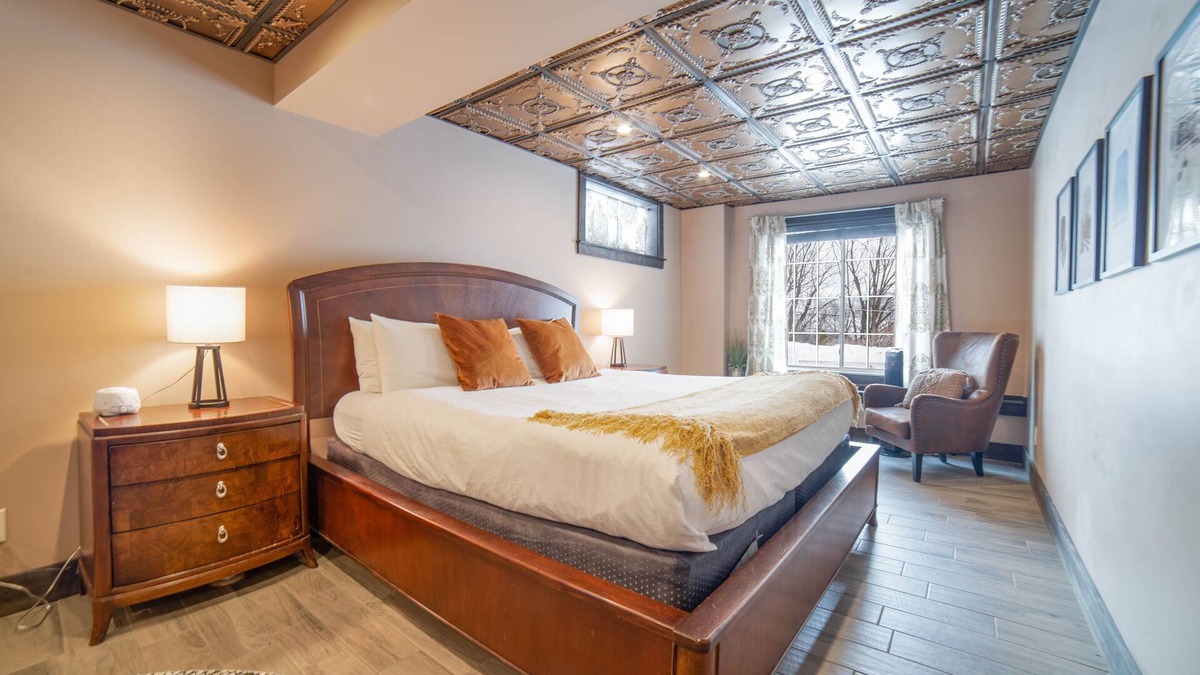 East Hillside Apartment | Hilltop Retreat w/Sauna | Near Downtown