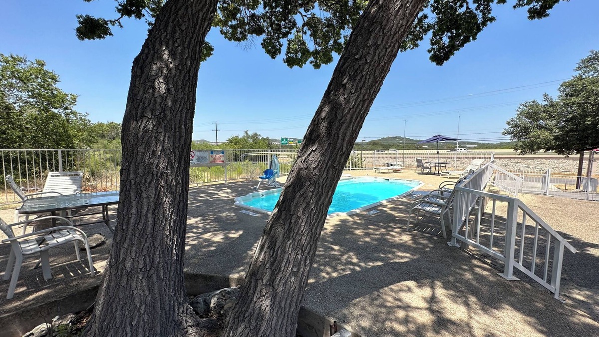 Wetmore Hotel | HillView Inn