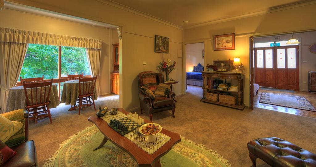 Lankeys Creek Bed & Breakfast | Hillview Oak B&B